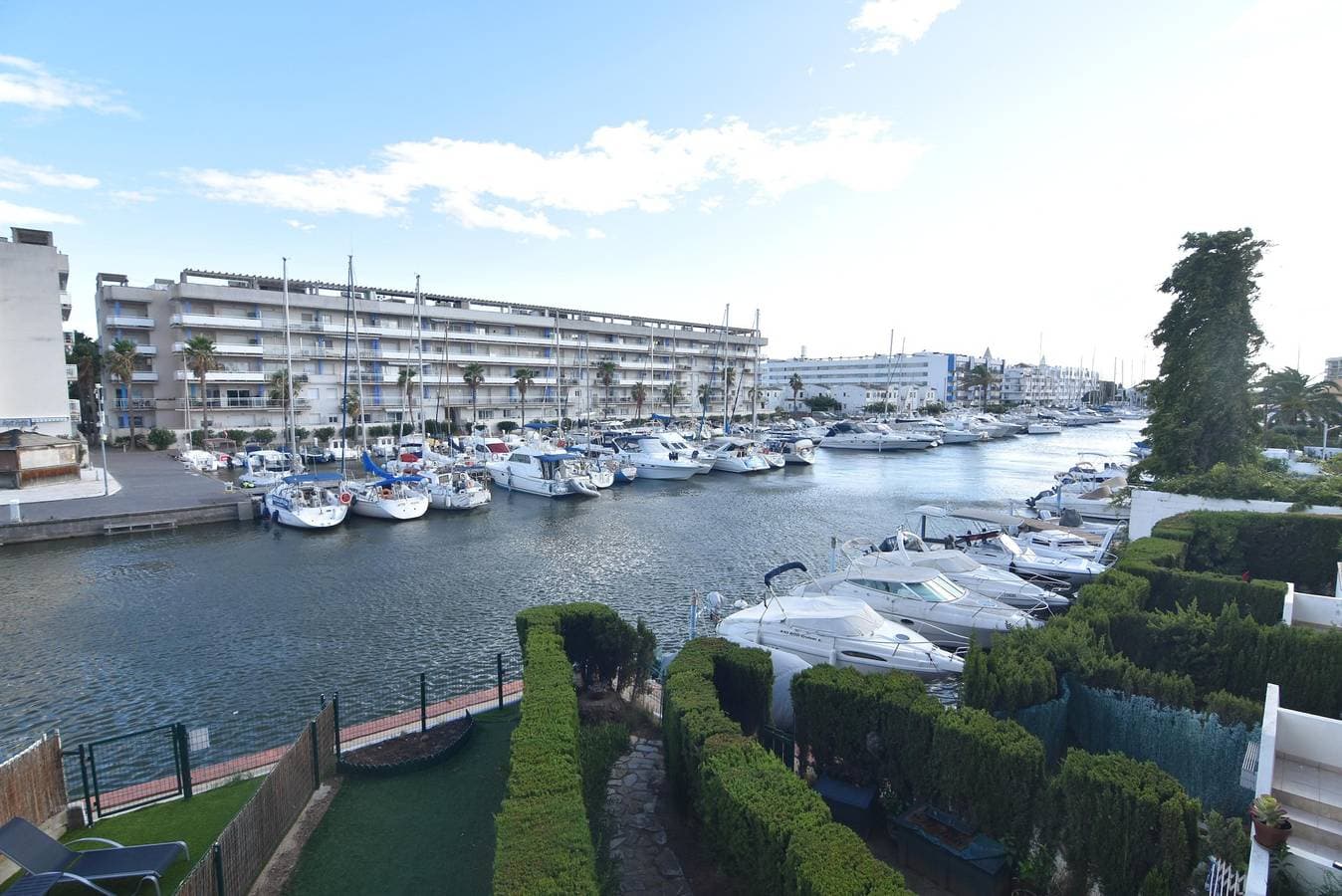 Foto 6 von 26: Gemütliche Wohnung mit Terrasse und Kanalblick, in der Nähe des Strandes in Roses, Costa Brava.