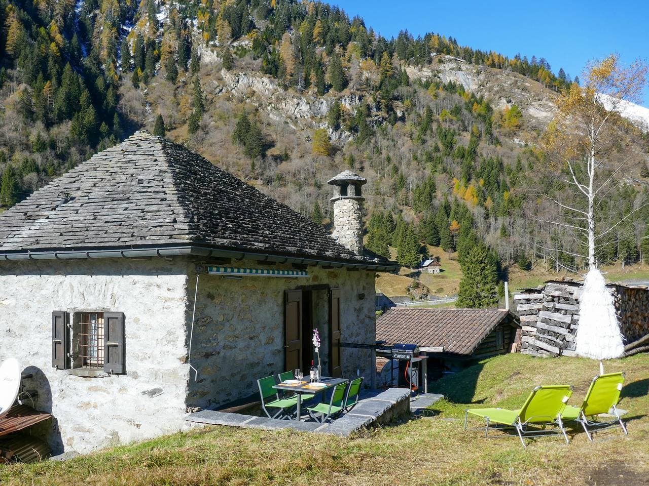 Campo Blenio 26 km von Malvaglia: Kleines, gemütliches Zweifamilienhaus Rustico Stübii 1