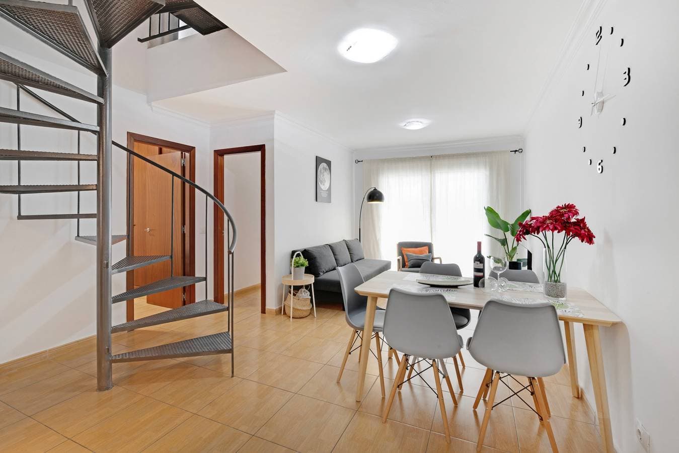 Foto 9 von 27: Ferienwohnung 'Olia' mit privater Terrasse, Balkon und Klimaanlage