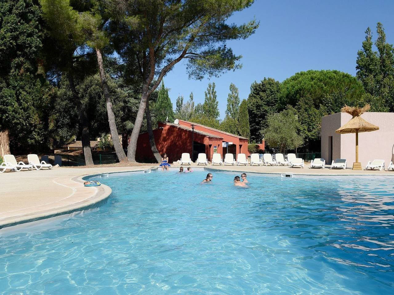 Resort in Arles mit Pools nahe Camargue 1