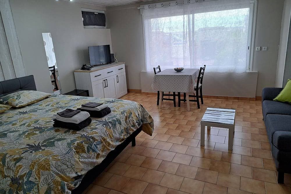 Foto 2 von 19: Komfortables Studio 350m Strand und Geschäften entfernt, mit privatem Innenhof