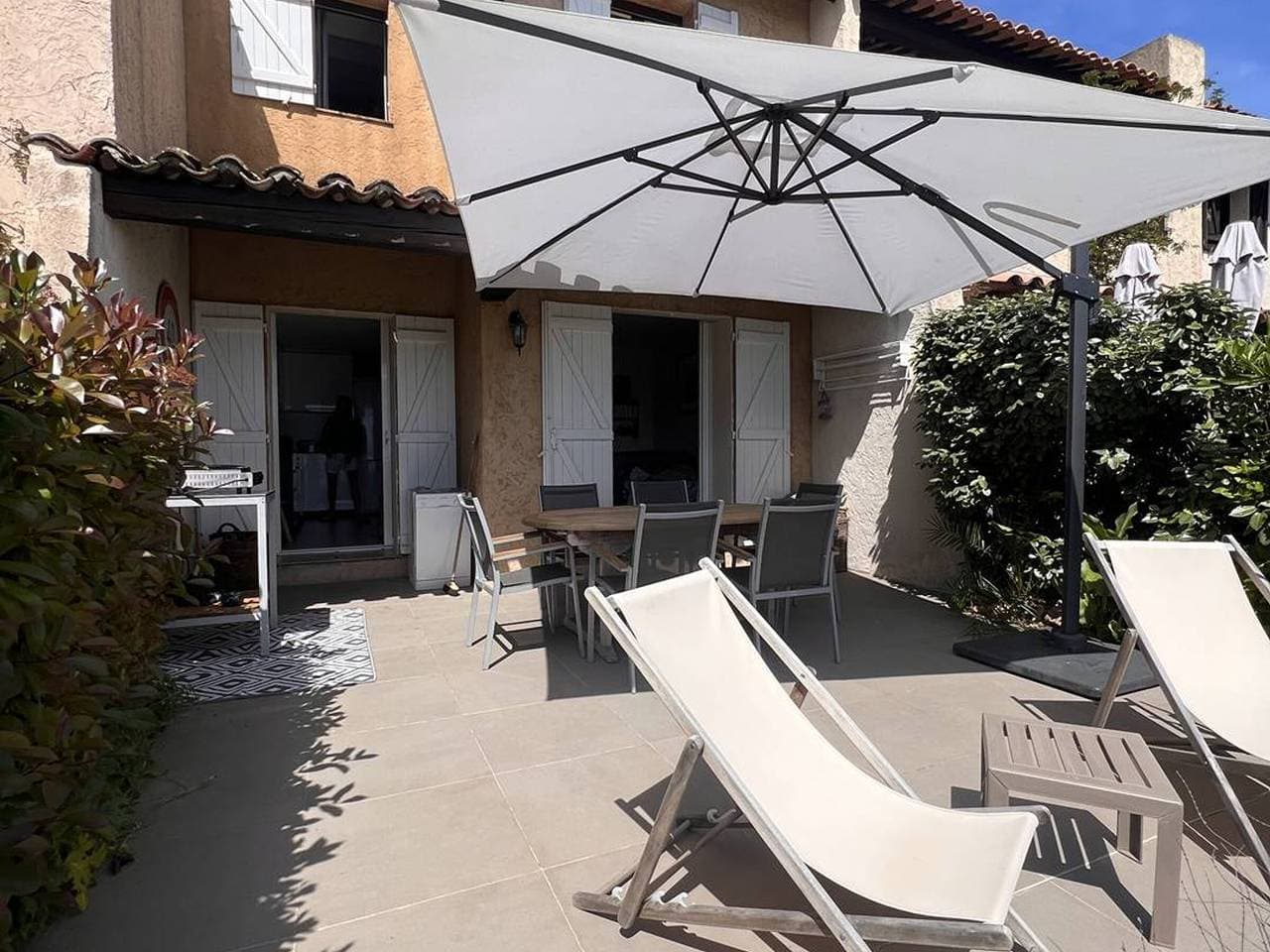 Foto 3 von 11: Mas mit 2 Schlafzimmern, Pool, Tennis, Parkplatz und WLAN