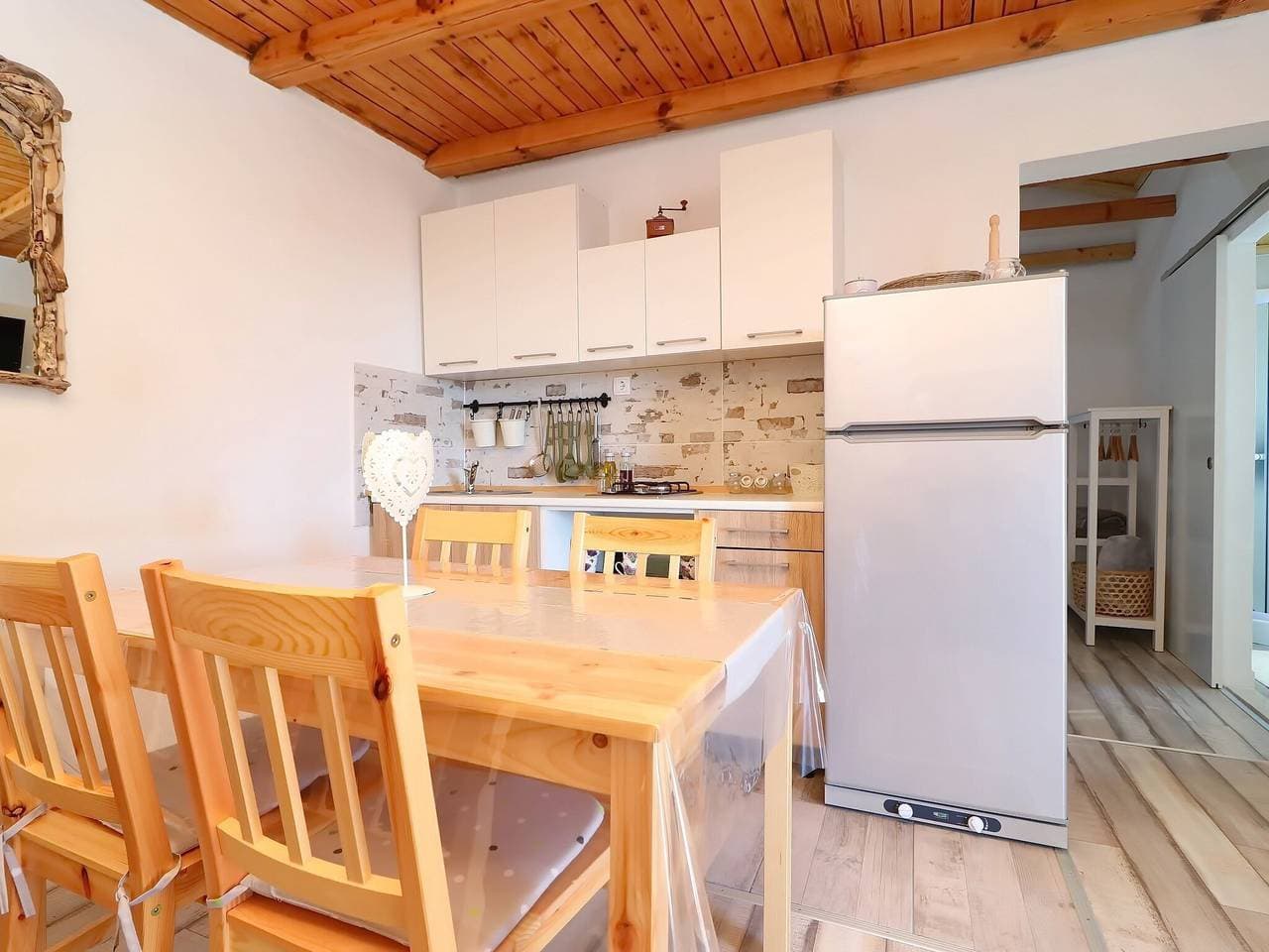 Foto 5 von 35: Greenside Cottage Lumi-Two Bedroom Holiday Home with Terrace and Sea view