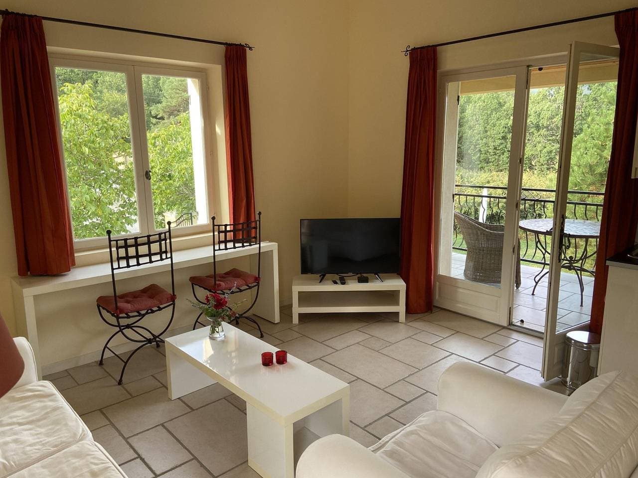 Foto 4 von 11: Apartment „VillaFleury“ mit privater Terrasse, Balkon und WLAN