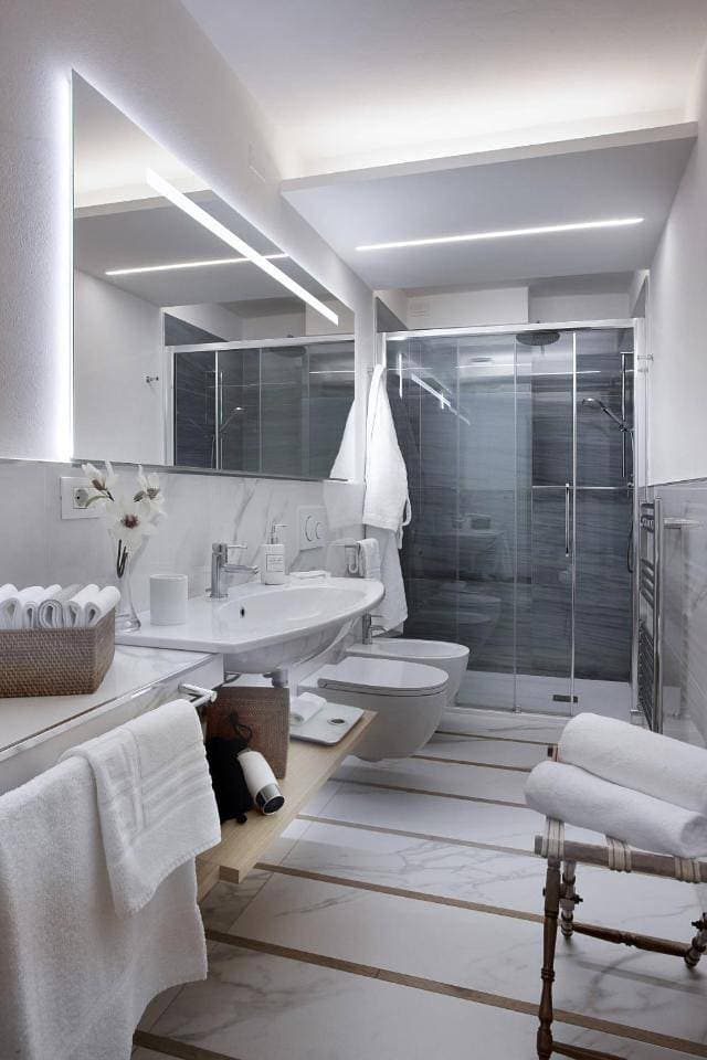 Foto 8 von 9: Family Room with Private Bathroom