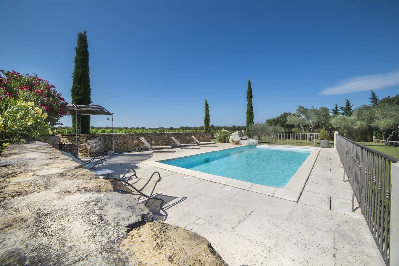 Foto 8 von 13: Le Petit Mas Provençal – Ruhiges Steinhaus mit Pool und Blick auf die Weinberge