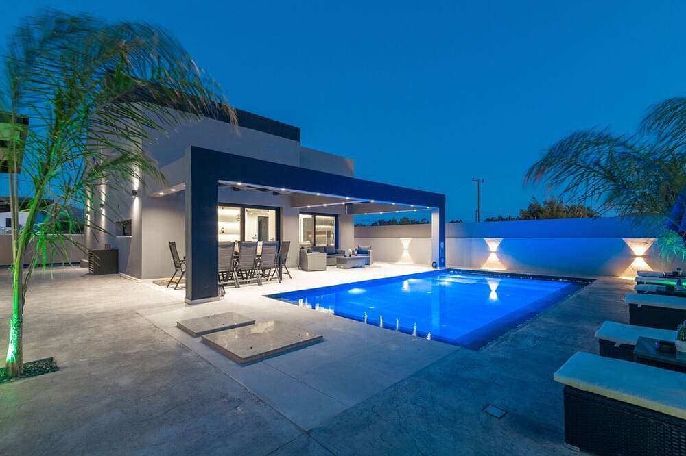 Hollywood 3 Bedroom Villa with private pool 1