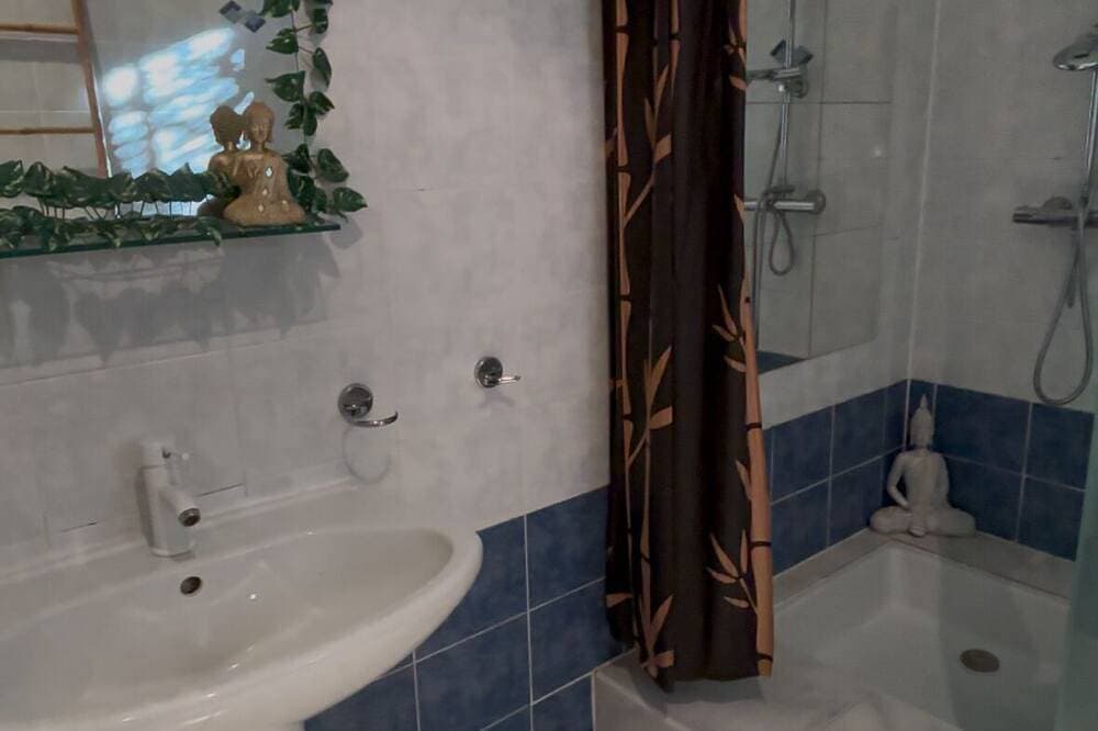 Foto 8 von 30: Villa Sektor Pic St Loup Montpellier, 10 min A9, 170m ², Schwimmbad, für 12 Personen