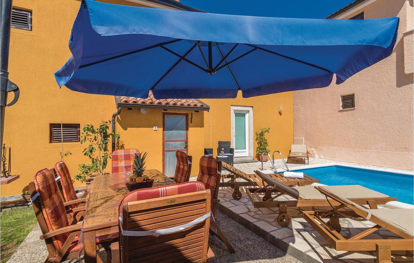 Foto 8 von 22: Charmantes Apartment mit Pool und WLAN, nur wenige Schritte von den Restaurants in Barat entfernt