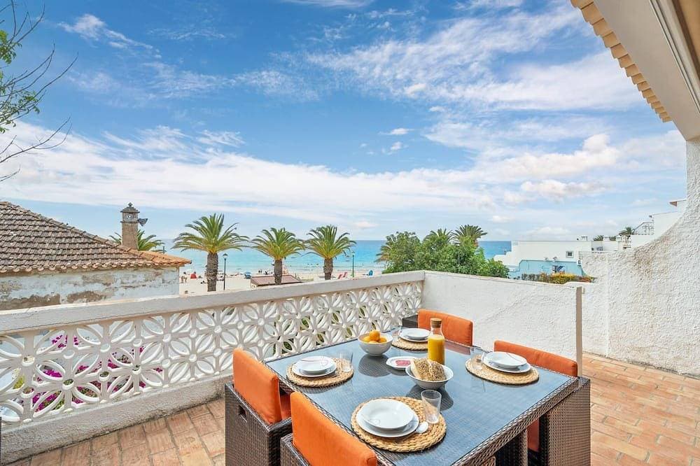 Beachfront Apartment with Sea View Balcony Luz 1