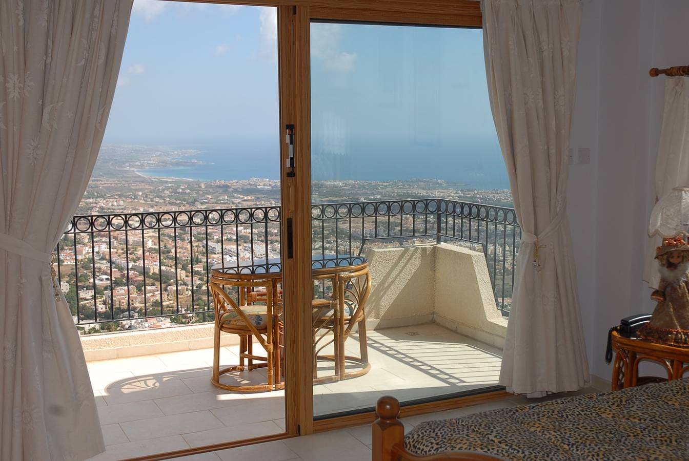 Foto 4 von 36: Peyia Villa mit Meerblick, privatem Pool und Garten