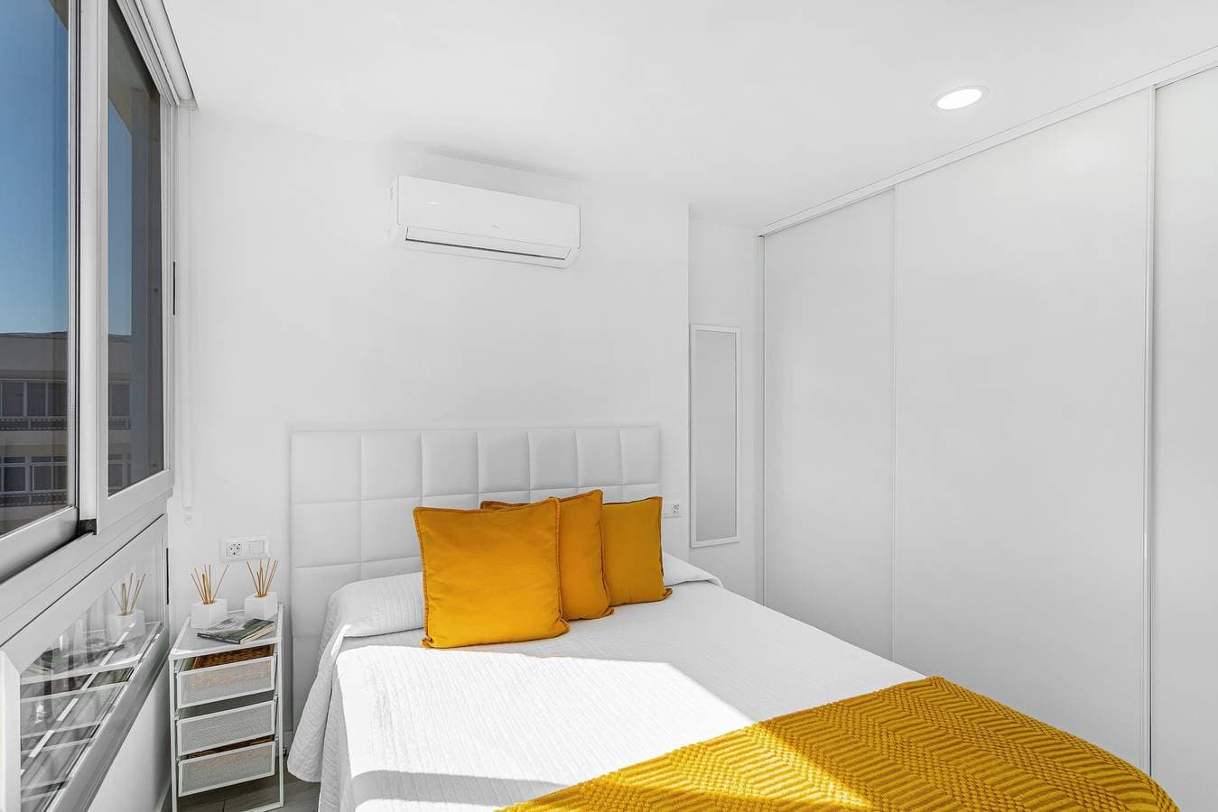 Foto 12 von 28: Neu renovierte Ferienwohnung direkt am Meer mit Meerblick und Klimaanlage