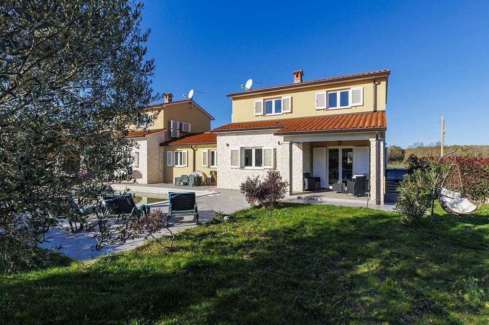 Alleinstehendes Ferienhaus mit W-Lan, privatem Pool, Klimaanlage, TV, Terrasse, Haustiere erlaubt 1