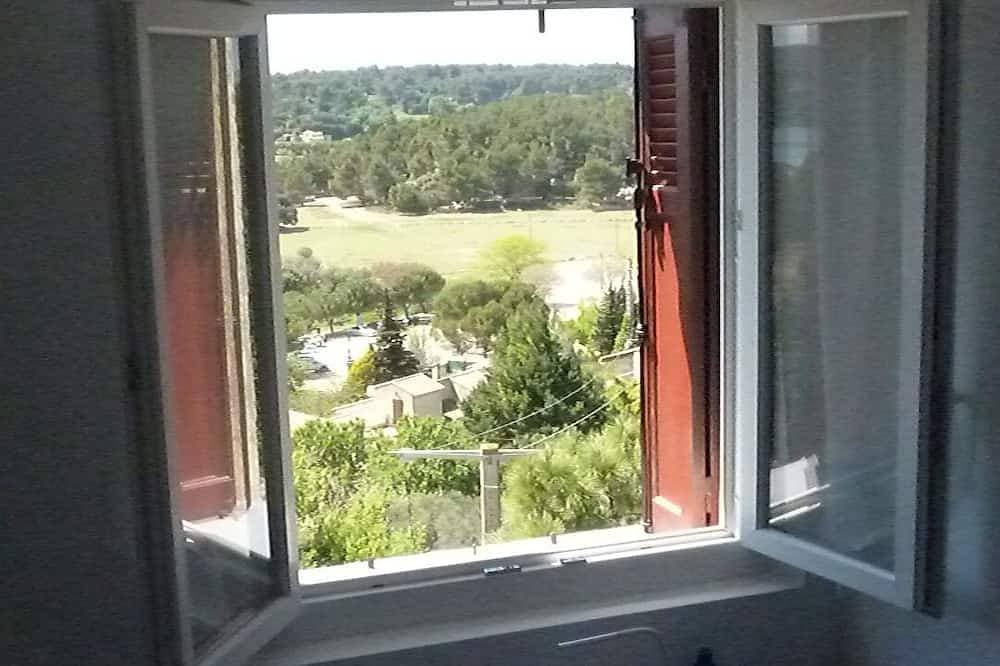 Foto 4 von 29: Charmantes Haus in mittelalterlichem Dorf mit Terrasse mit Blick auf den Teich, privater Parkplatz