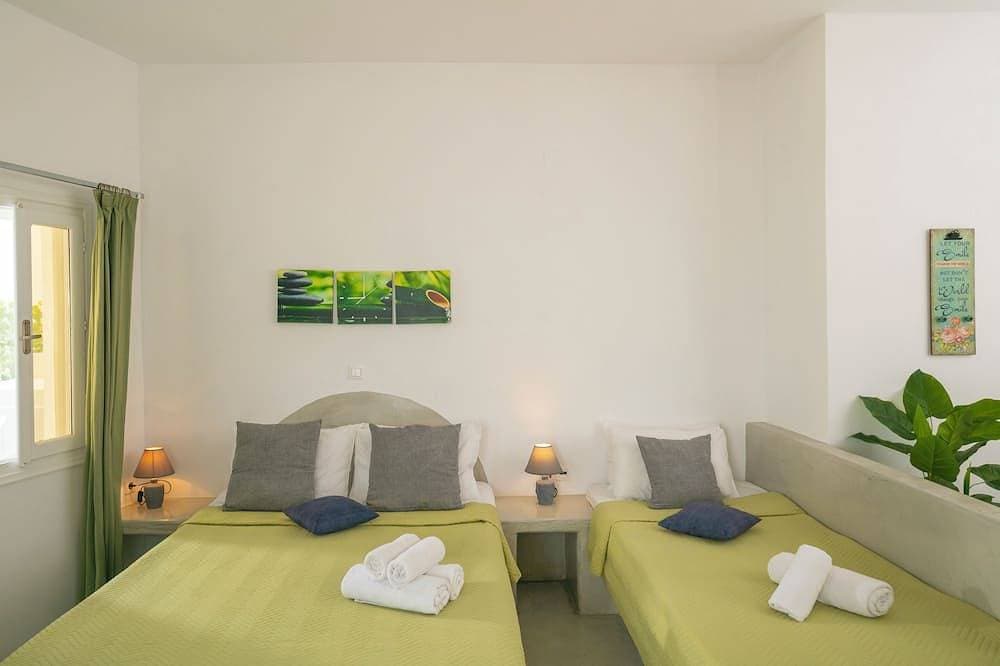 Foto 7 von 24: Loukas & Emma \"Studio with hot tub\"
