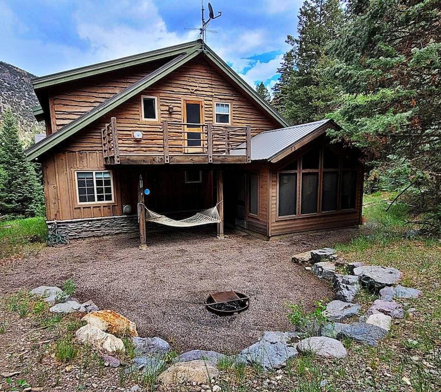 Foto 4 von 15: Private Cabin on Beautiful River! Enjoy the popular Paiute Atv Trail.