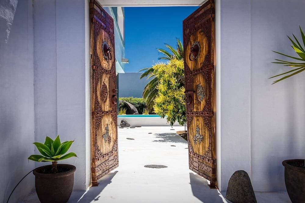 Foto 11 von 22: Luxury Villa in Guatiza-3 Bedrooms-5 Pax-Heated pool-Wi-Fi-Sea view-Chill out