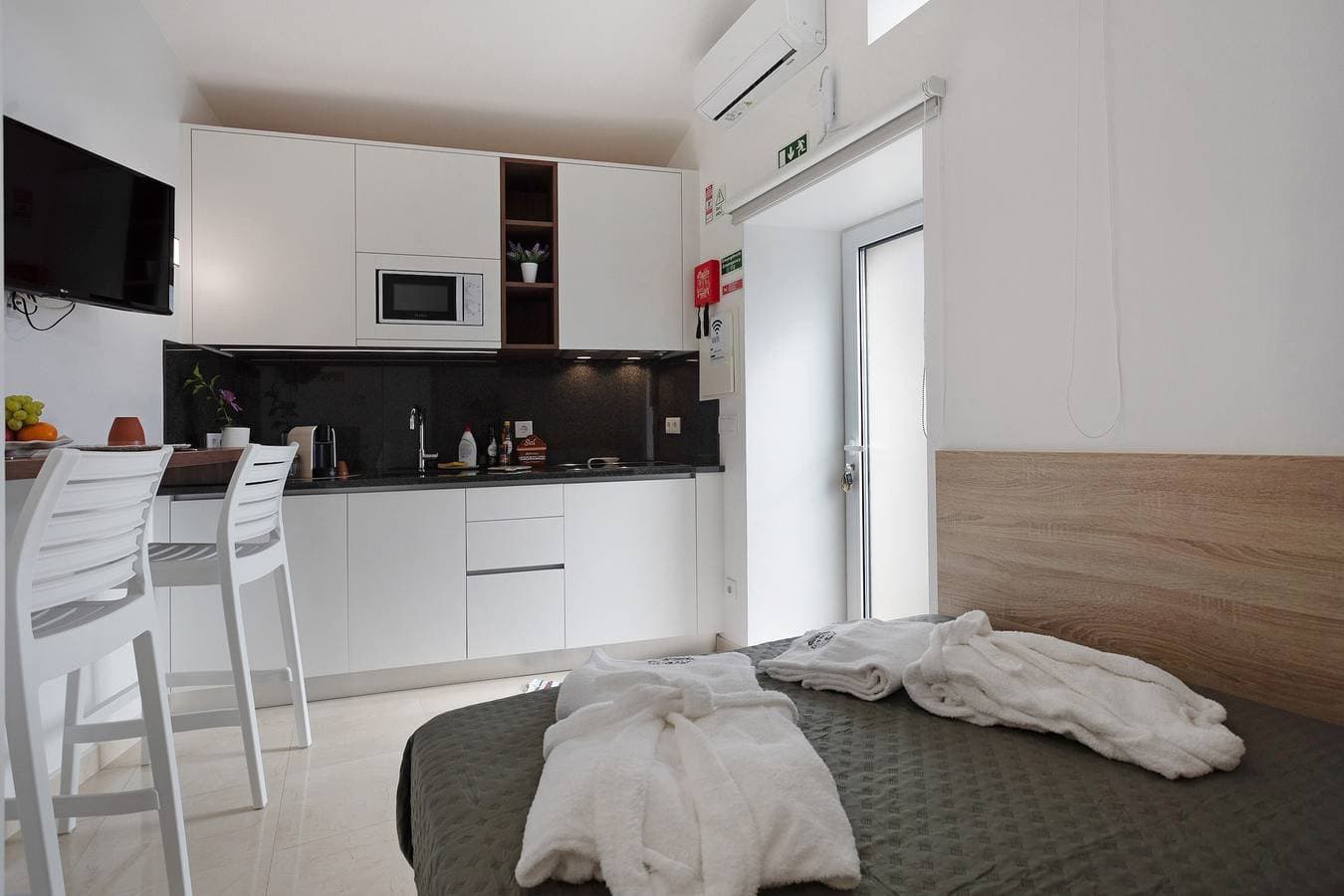 Foto 7 von 24: Ferienhaus 'Palheiro Do Rei' mit gemeinsamer Terrasse, WLAN und Klimaanlage