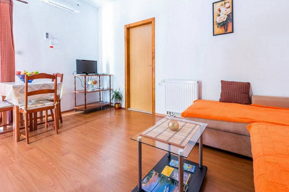 Foto 7 von 17: Guest House Fontana - Standard Apartment mit 1 Schlafzimmer, Balkon und Meerblick