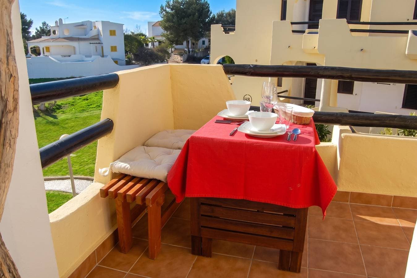 Foto 10 von 15: Charmantes Apartment in Alvor, 70 m², Balkon & Gartenblick