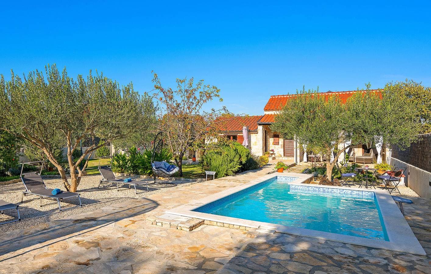 Foto 9 von 37: Gemütliche 1-Zimmer-Wohnung mit Pool und Terrasse in der Nähe des Flusses Krka