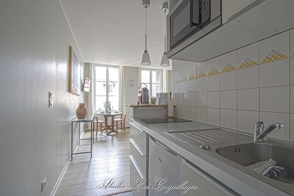Foto 8 von 12: Romantic and comfy studio at the heart of Old Honfleur - Studio Les Coquillages ♥♥♥♥