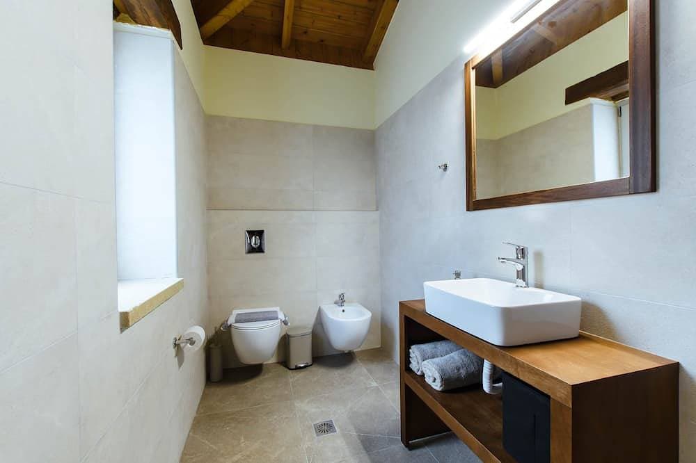 Foto 11 von 30: Villa Kalithea, with indoor heating pool, unlimited sunset views to the ocean.