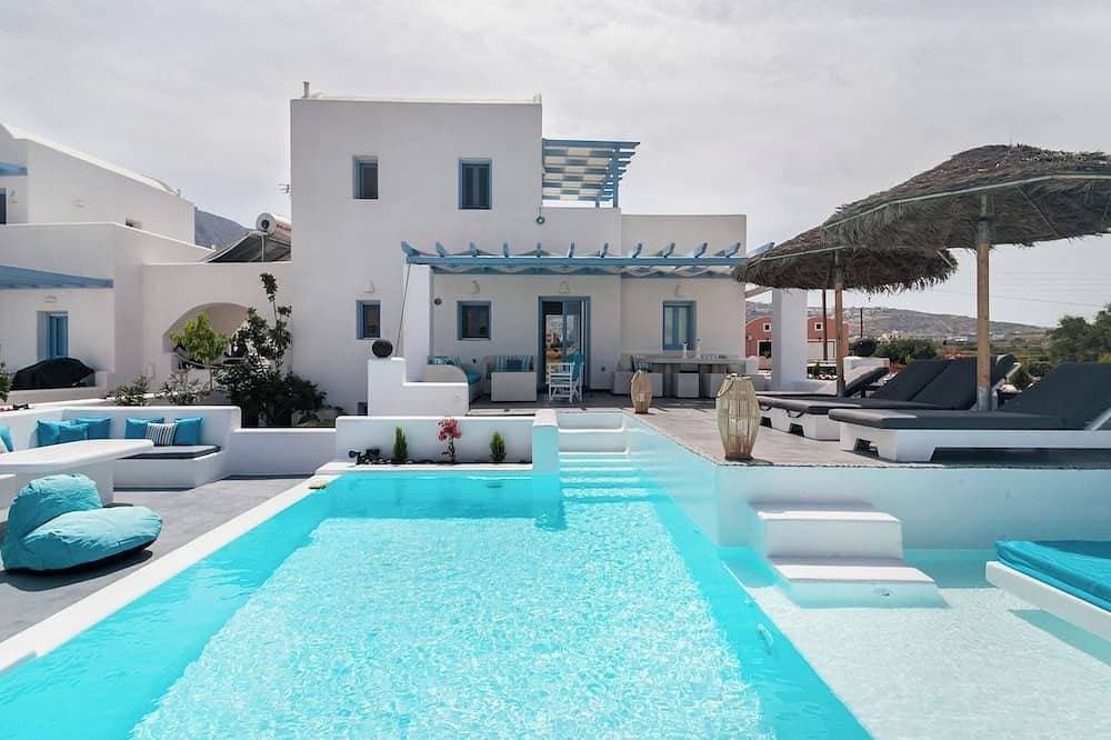 Luxury Santorini Villa with Private Pool, Jacuzzis and Sea View 1
