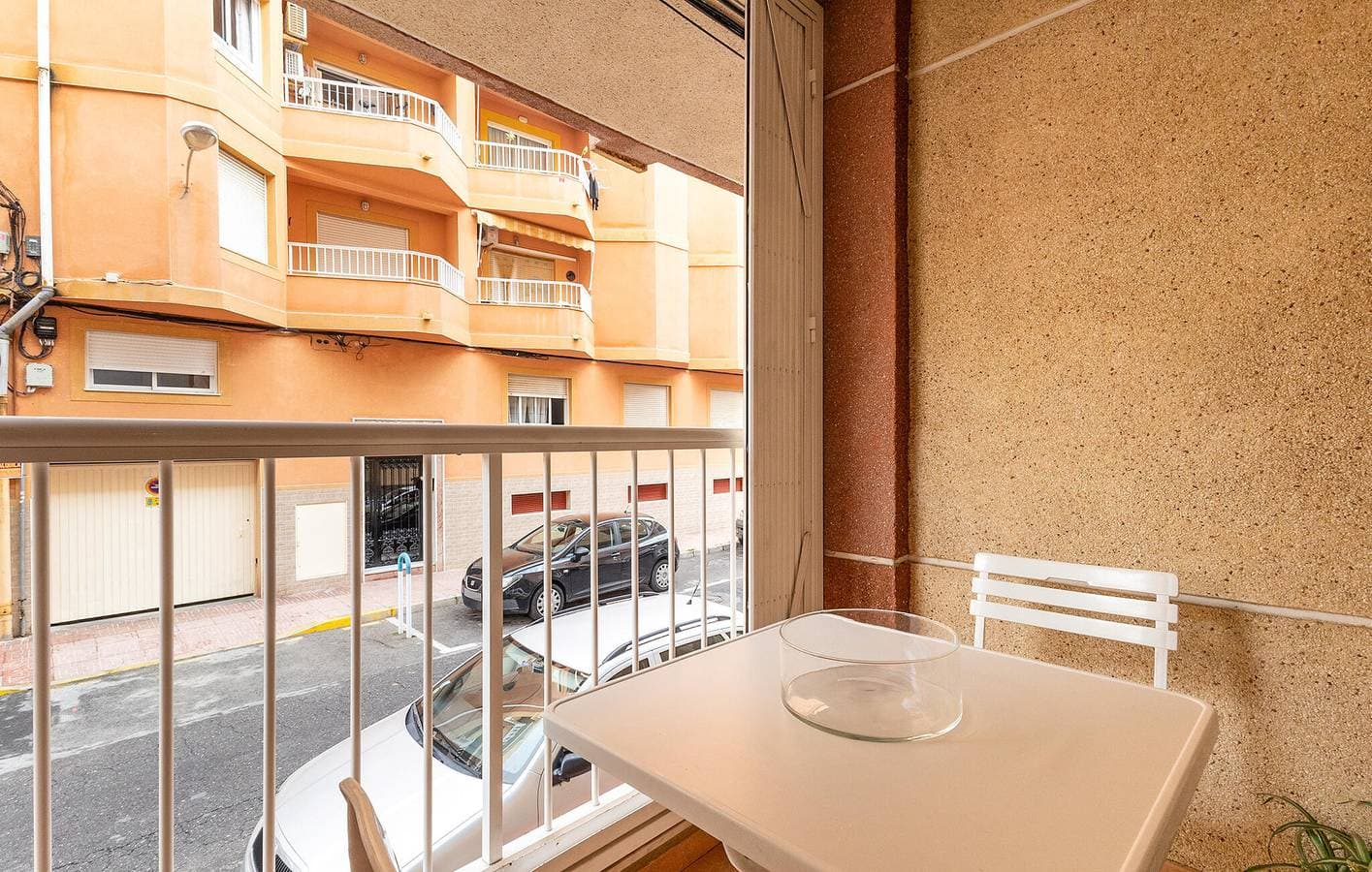 Foto 10 von 23: Gemütliches Apartment mit Terrasse, WiFi & AC 700m vom Strand entfernt
