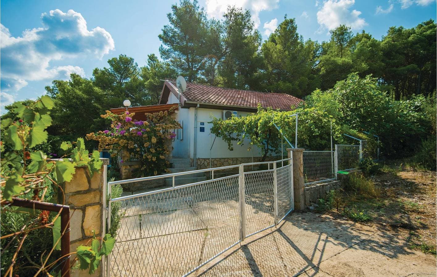 Foto 3 von 25: Gemütliche 2-Zimmer-Wohnung mit Terrasse, WLAN und 1,5 km zum Strand