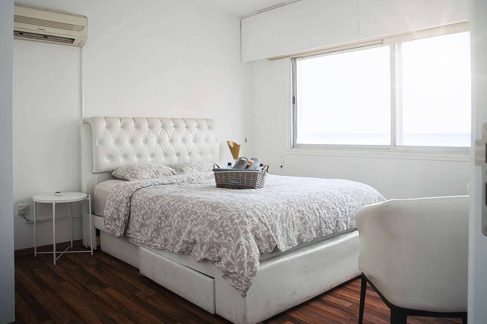 Foto 2 von 19: Cozy Sea View Apt w/ pool access + Netflix