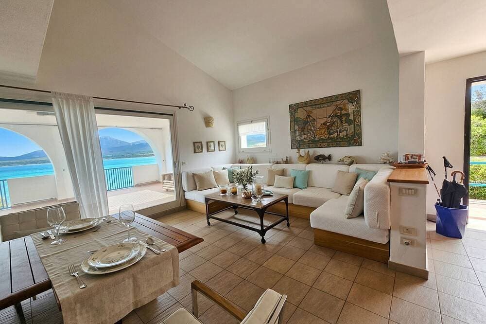 Foto 12 von 30: ClickSardegna - Villa Horizon mit Whirlpool und Blick auf die Bucht der Nymphen