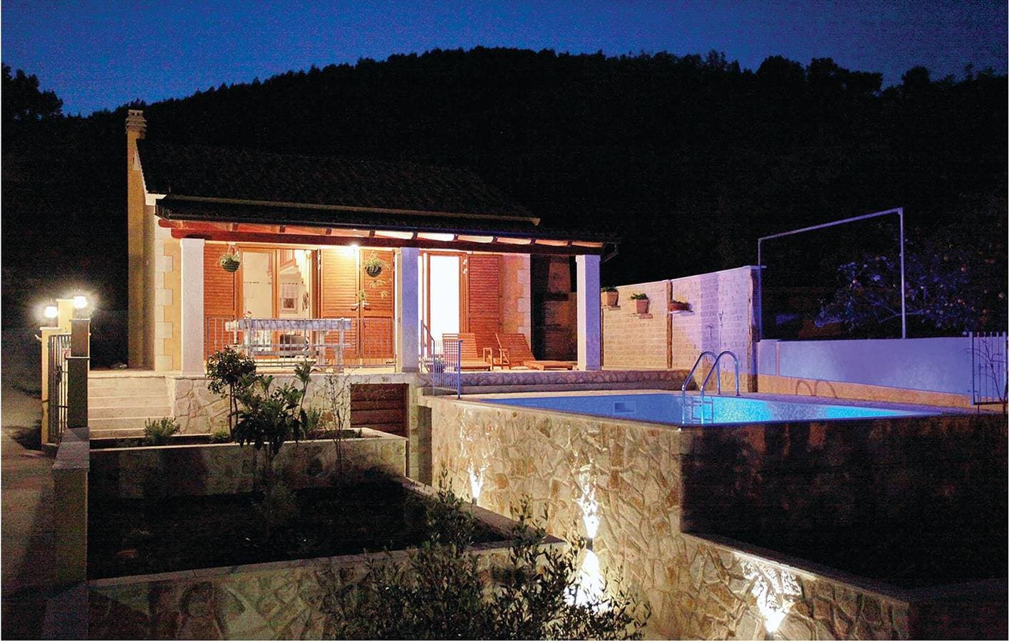Foto 3 von 44: Gemütliche Unterkunft am Meer mit Pool, Terrasse und direktem Zugang zum Strand
