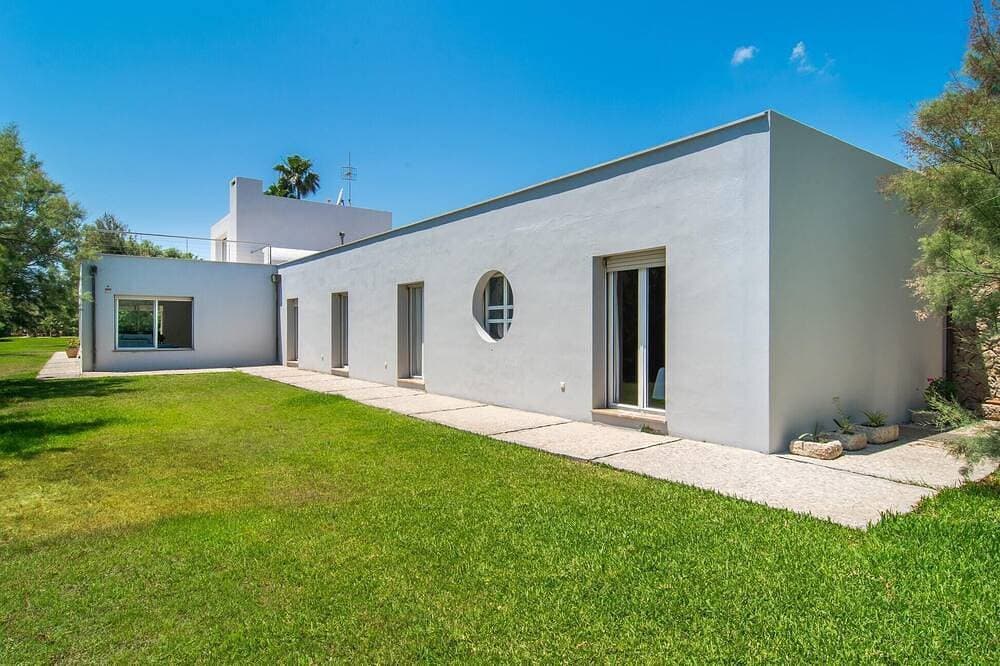 Foto 8 von 30: Wunderschönes Haus in Port Verd mit privatem Swimmingpool, der sowohl drinnen.