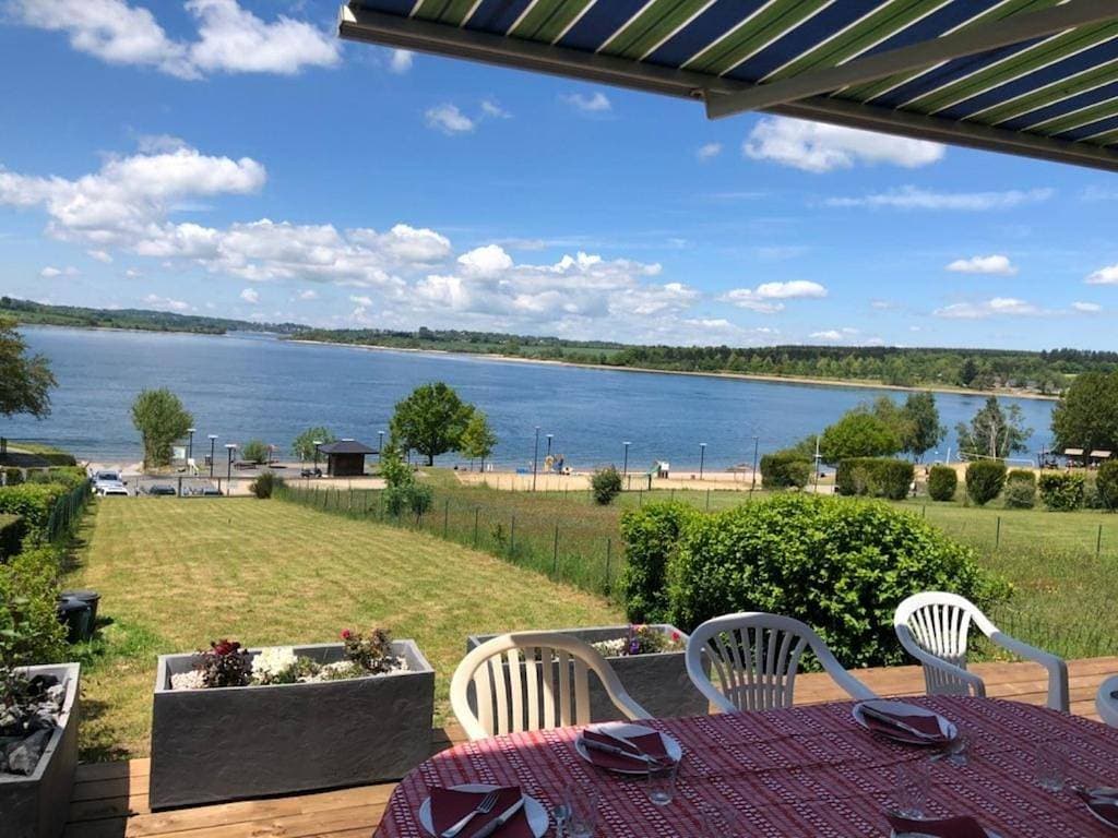 Maison bord de Lac de Pareloup 1