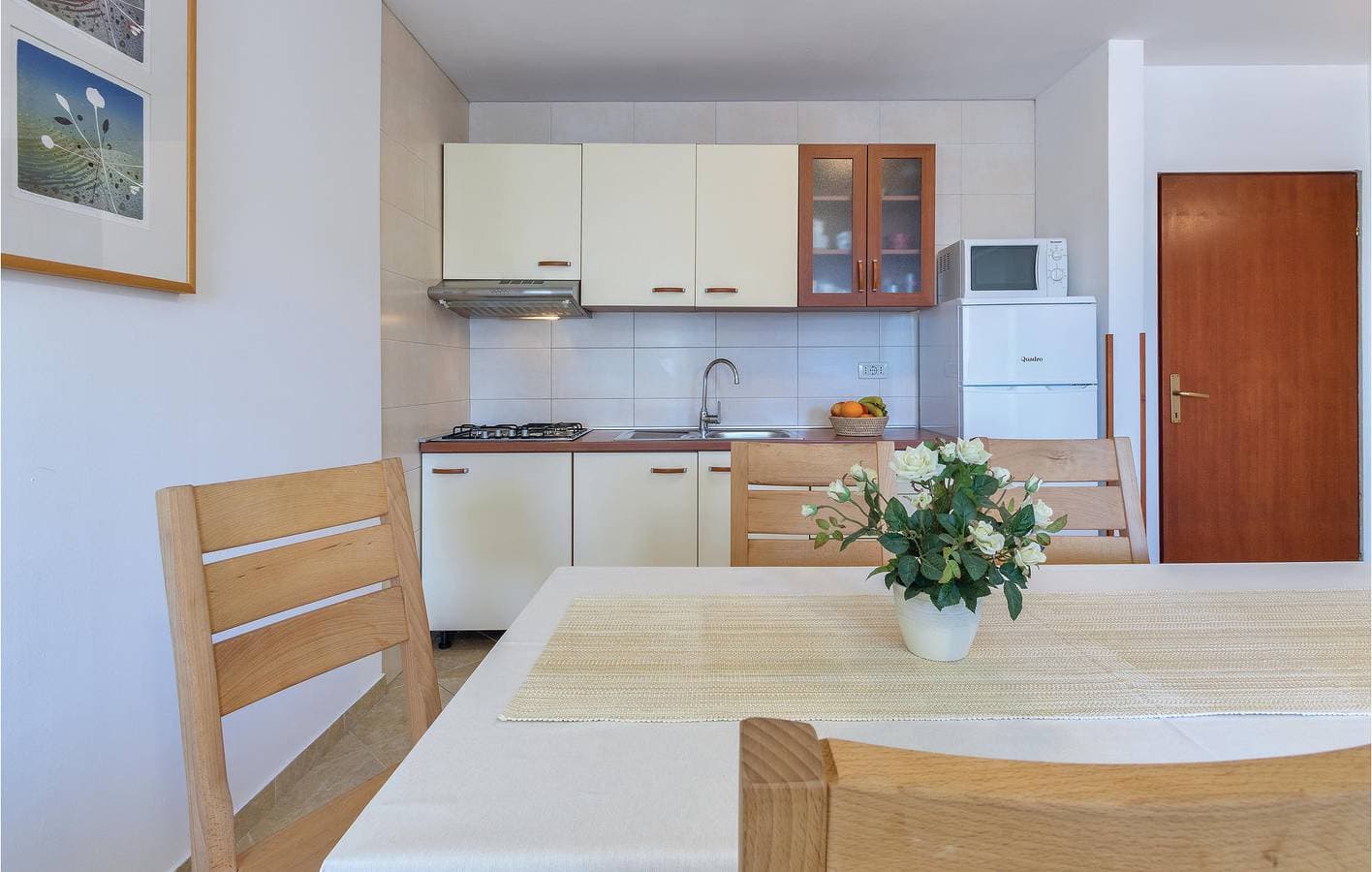 Foto 13 von 29: Reizende 1-Zimmer-Wohnung mit Pool, Terrasse und WLAN in der Nähe des Strandes von Havajka