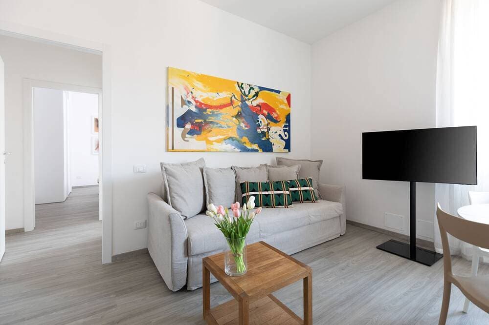 Foto 10 von 14: Three-room apartment of 58sqm, with two bedrooms and a bathroom on the fifth floor with elevator
