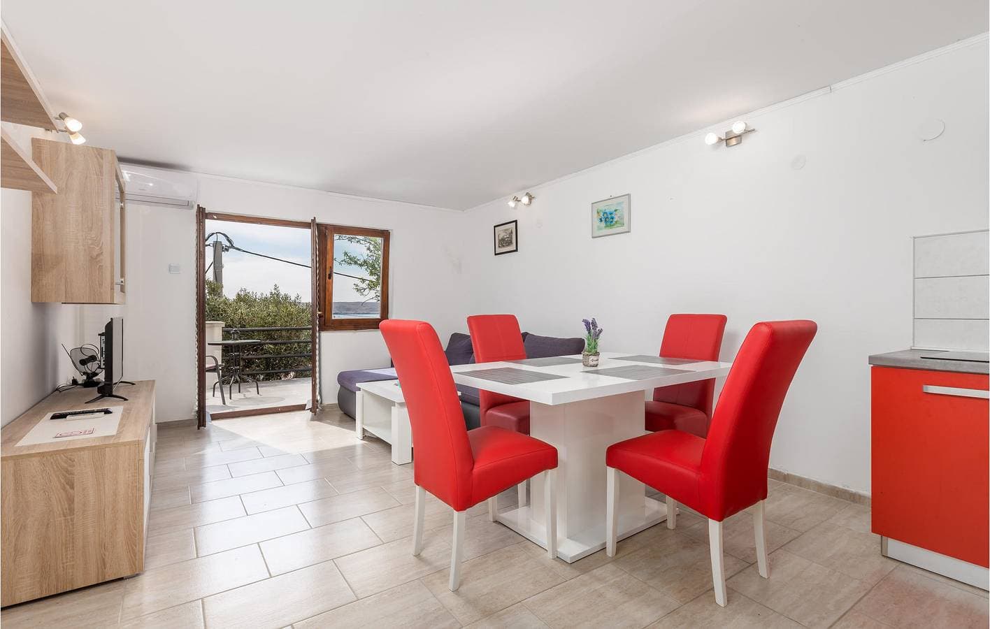 Foto 7 von 23: Seaside Retreat: Gemütliche Ferienwohnung mit Terrasse und WLAN, 700 m vom Strand entfernt