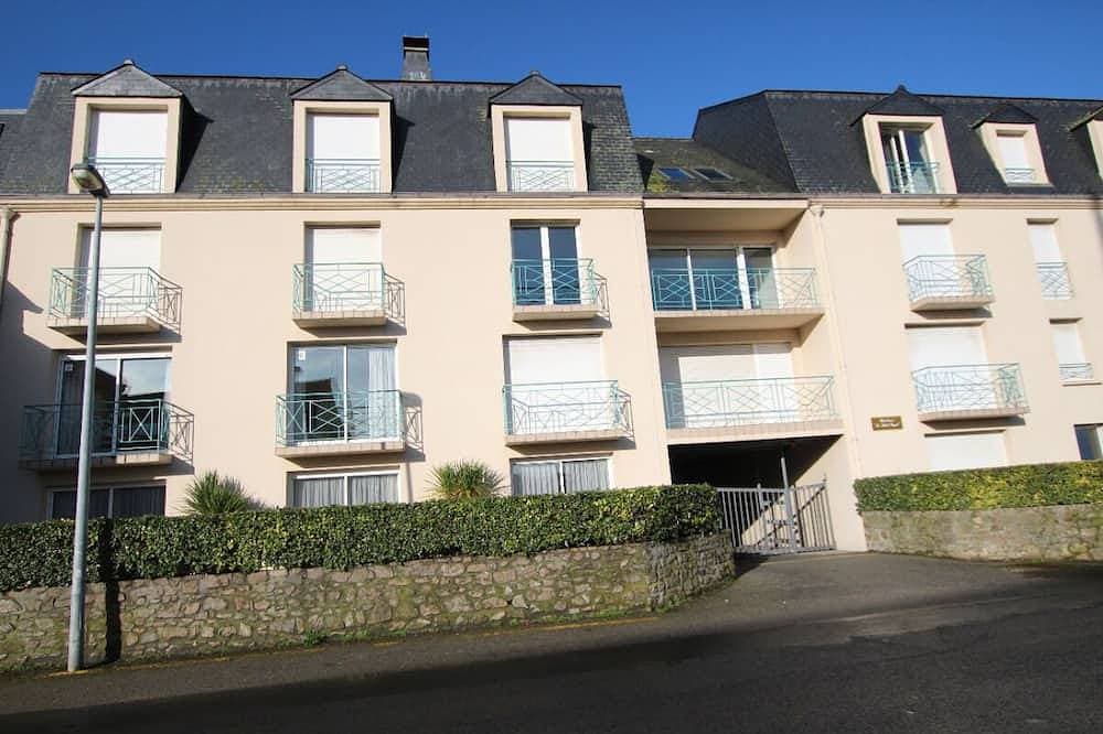 Foto 5 von 9: Wohnung mit Blick auf die Insel Tatihou und den Hafen von St. Vaast la Hongue