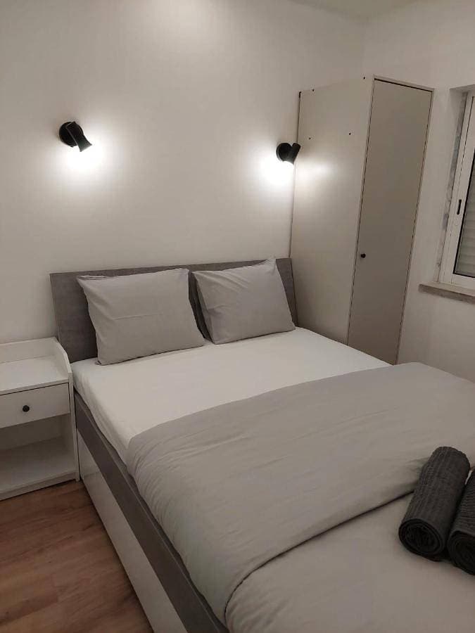 Lisbon South Bay Rooms 1