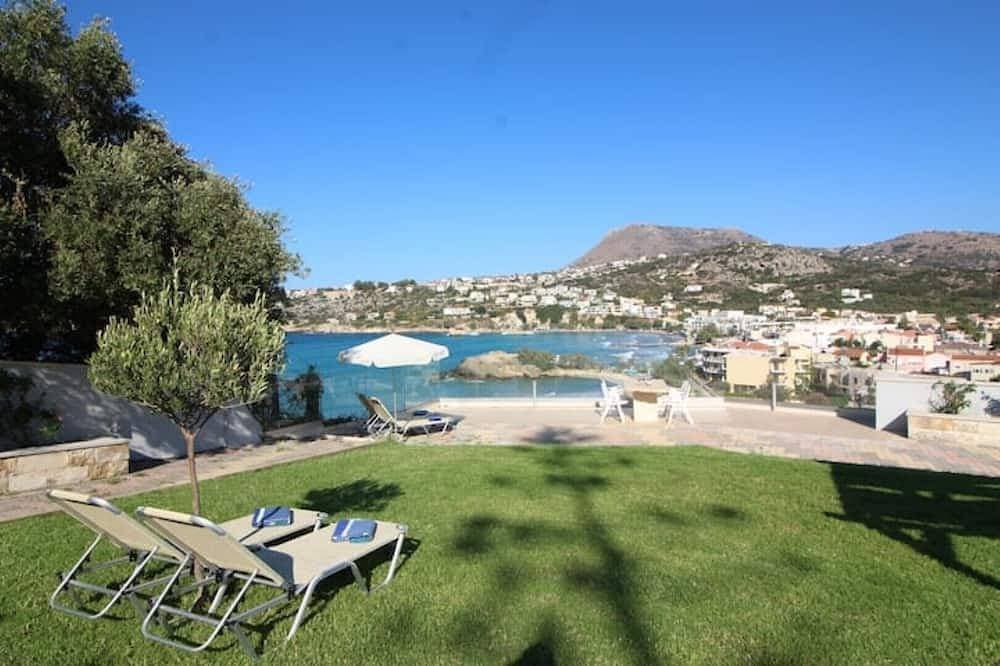 SeaDream Beachfront Villa with sea view and jacuzzi 1