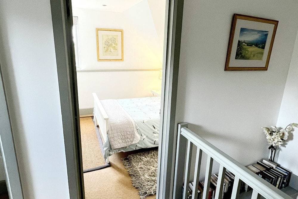 Foto 2 von 28: Cottage set in 2 acres, next to coast path, short walk to beach, pub & cafe! 😎
