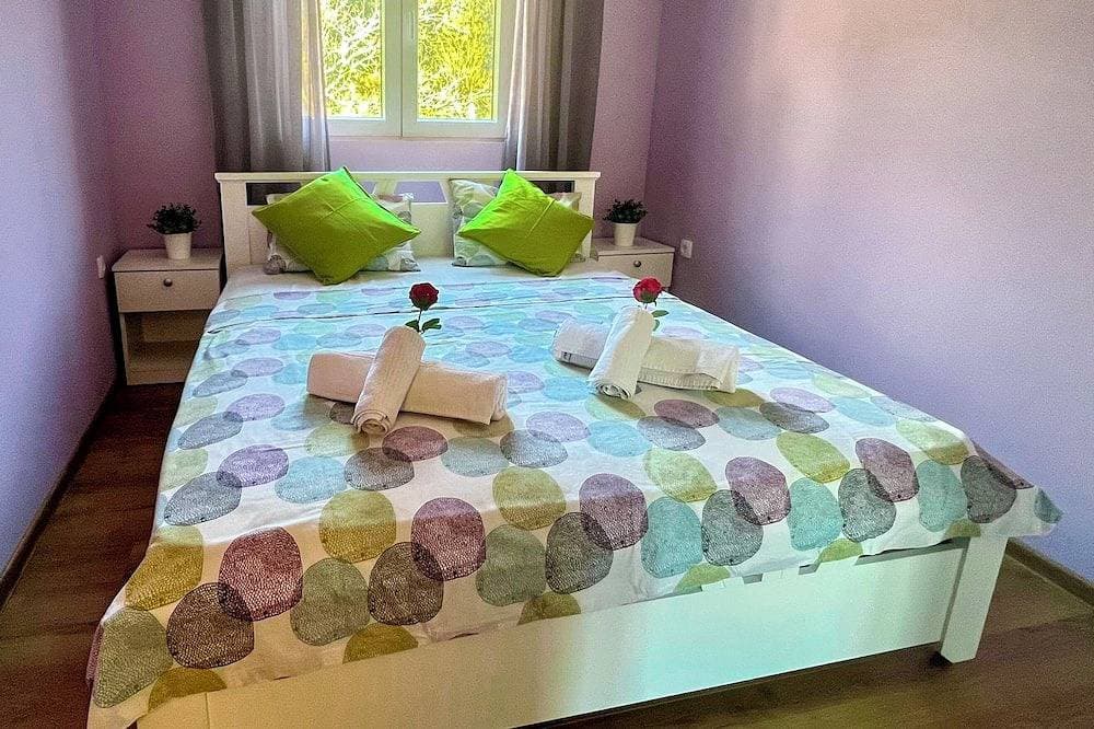 Foto 4 von 30: Spacious 4-bedroom house with infinity pool for relaxing in lovely Herceg Novi