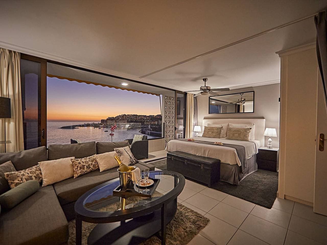 Modernes Strandapartment mit atemberaubendem Meerblick 1