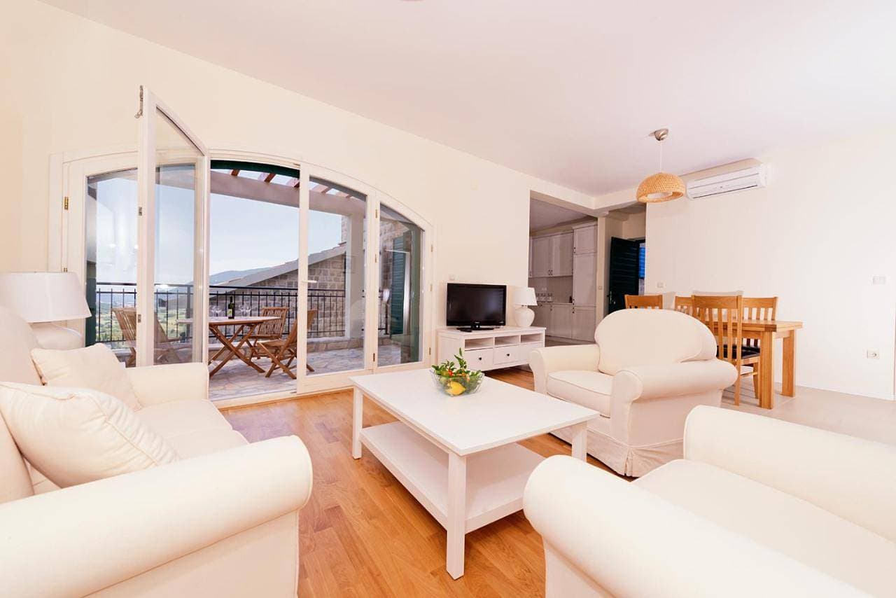 Foto 6 von 25: Two-Bedroom Apartment with Pool View