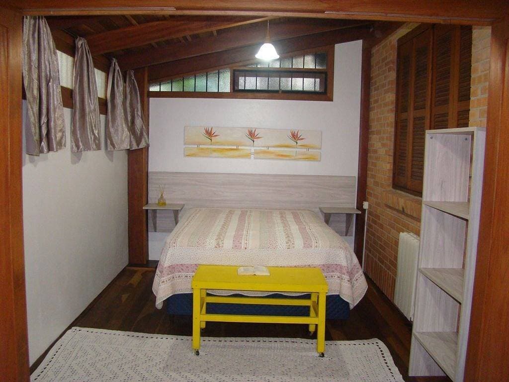 Foto 3 von 22: Apt im Herzen des Zentrums von gemütlichen Rasen mit Heizung, WIFI und Netflix