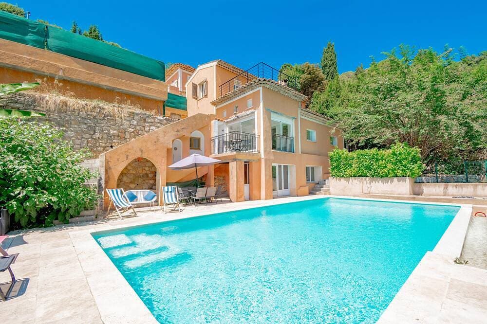 Nice villa in Vence with a large swimming pool 1
