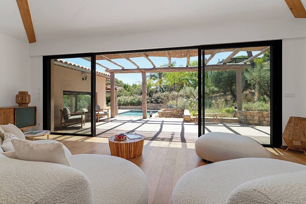Foto 11 von 18: New, high-end villa, Gigaro, 4 minutes' walk from the beach