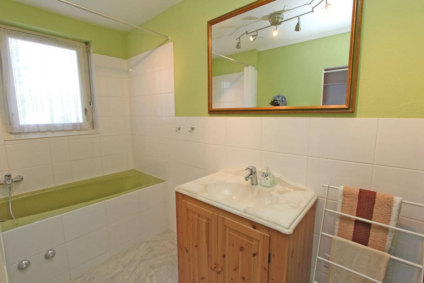 Foto 9 von 10: Wohnung an erhöhter Lage mit herrlicher Panoramasicht auf den Brissagoinseln