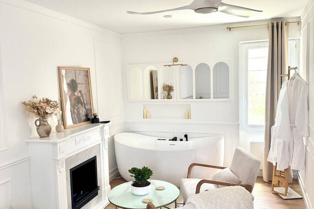 La Folie Blanche - Entire house with garden, spa, parking, and barbecue 1